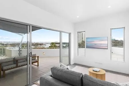Point Cartwright Penthouse - Ocean And River Views Buddina