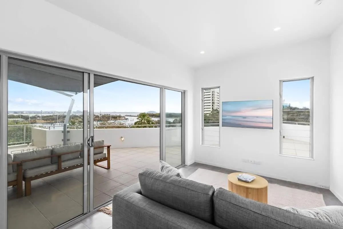 Apartment Point Cartwright Penthouse - Ocean And River Views Buddina