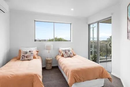 Point Cartwright Penthouse - Ocean And River Views Buddina Apartment
